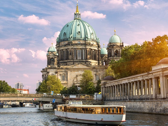 Dive into the arts and culture scene 