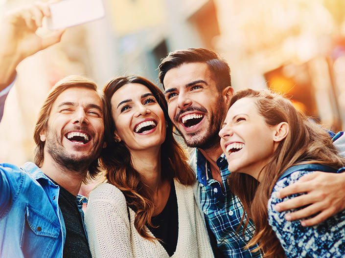 In viaggio con gli amici image
